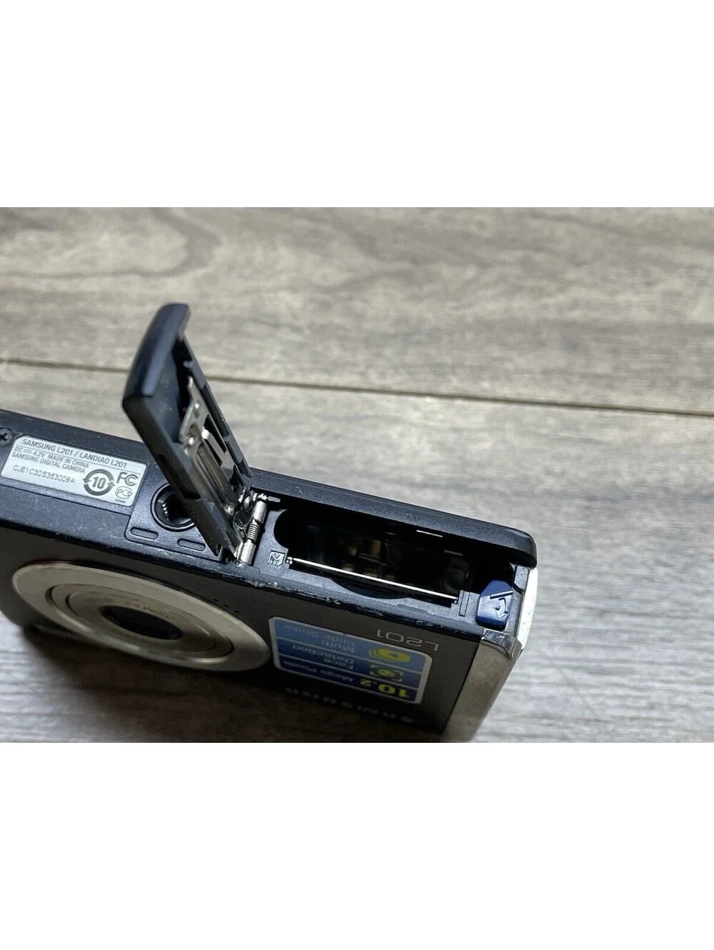 Samsung L Series L201 10.2MP Digital Camera Black *UNTESTED (No Battery)